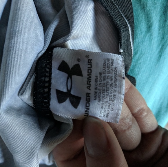 Under armour heat gear tank top with built in bra - Picture 4 of 4